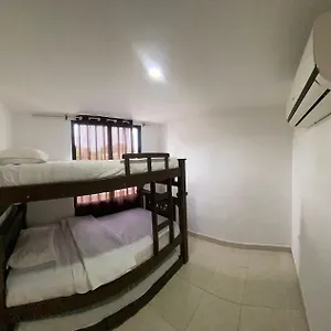 Perdomo Shantiers En Islas , San Andrés Colombia